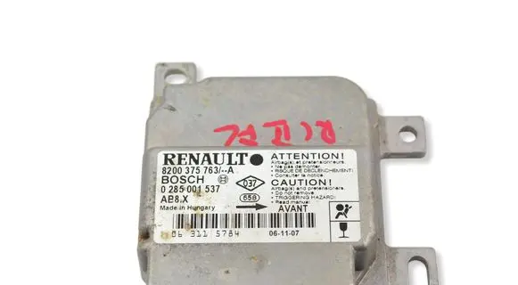 Renault Clio II Airbag control unit/module 8200375763A 0285001537 063115784