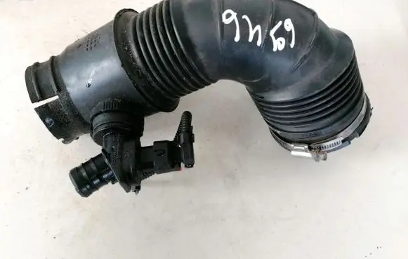 Opel Insignia A Air intake hose/pipe 55561787 327763967