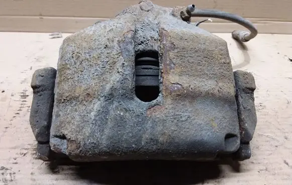 Volkswagen PASSAT B7 Front brake caliper