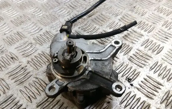 Toyota Corolla Verso E121 Vacuum pump 09050745