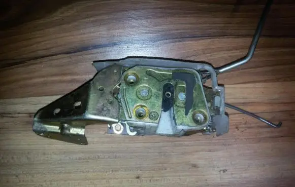 Mazda 323 Front door lock