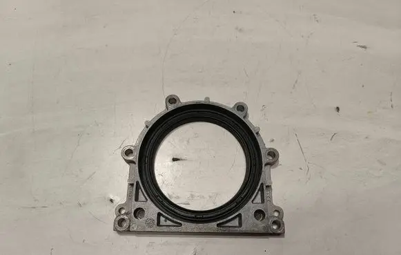 Mercedes-Benz C W204 Crankshaft Holder A6460100114 AS9U3