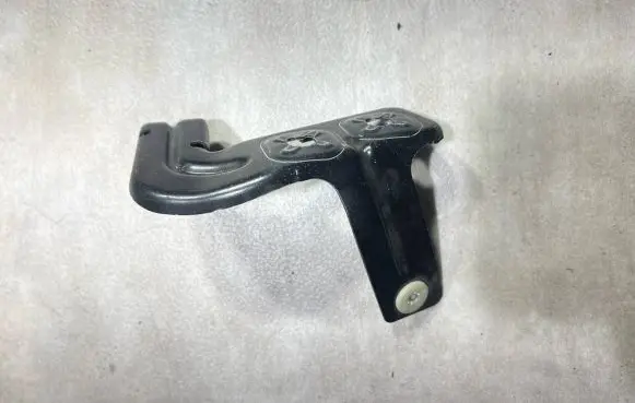 BMW 4 F36 Gran coupe Fender mounting bracket 7255821