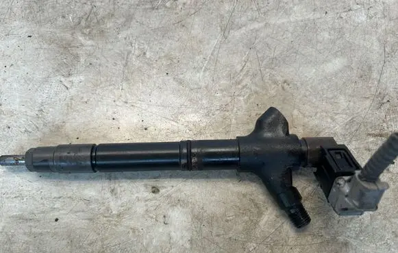 Toyota Avensis T270 Fuel injector 236700R100
