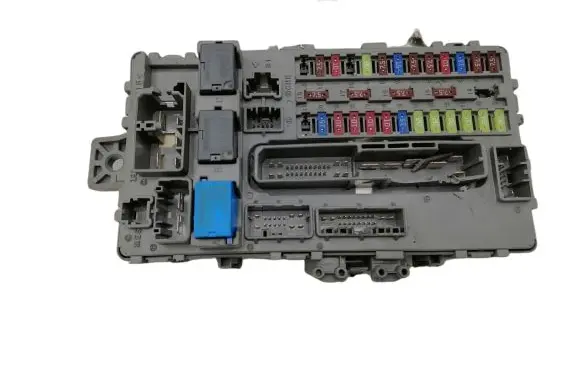 Honda Accord Fuse module GWD10DFWDTL5S211 TL5S211GWD10DFWD GWD10DFWD