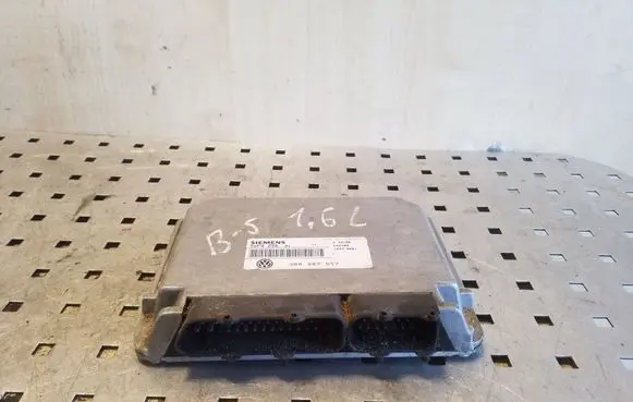 Volkswagen PASSAT B5 Engine control unit/module 3B0907557
