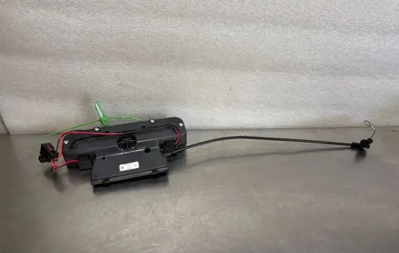 Volkswagen Touareg II Trunk lid opening control unit 7P6885682A