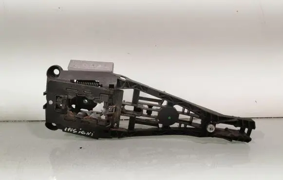 Opel Insignia A Front door exterior handle/bracket 13305781RH