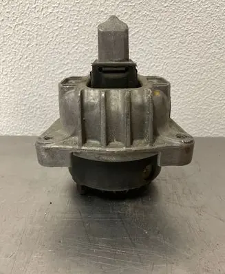 BMW M6 Engine mount bracket 6851263 686235