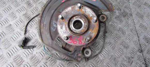 Nissan Juke I F15 Front wheel hub spindle knuckle