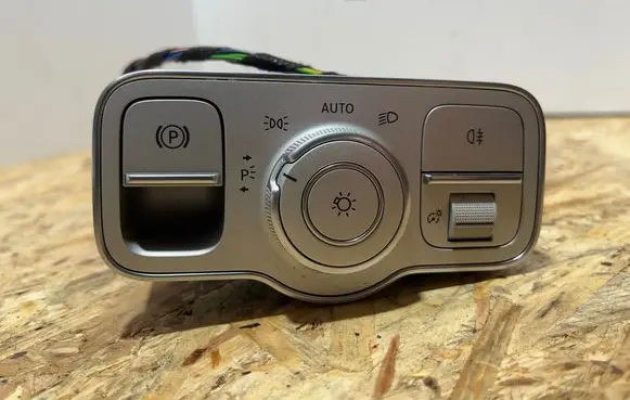 Mercedes-Benz GLE W167 Light switch A1679051201