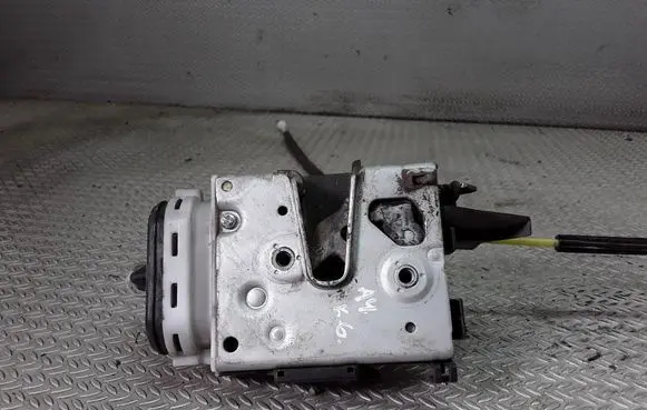 Audi A4 S4 B5 8D Rear door lock 8D0839015A