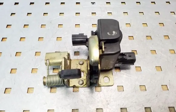 Jeep Grand Cherokee (WK) Tailgate window lock/catch/latch 