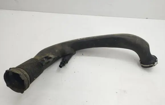 Volvo V40 Air intake hose/pipe 31325985 1048879 U37DA