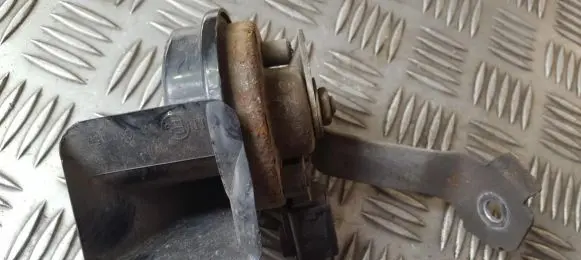 Toyota Avensis T250 Horn signal 70388115
