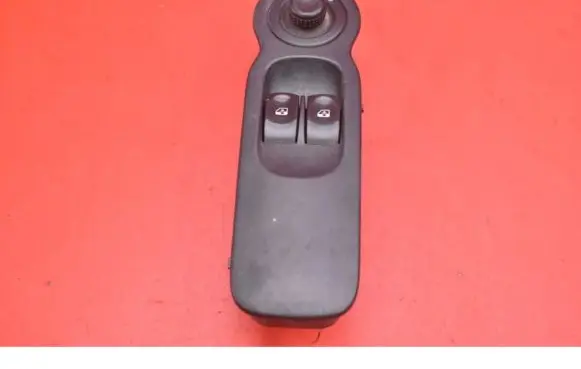 Renault Modus Electric window control switch 8200277630