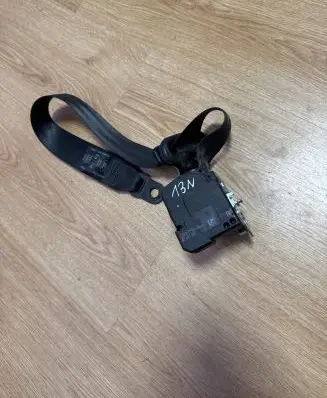 Ford Focus Front seatbelt 4M51A61294DA 040673 34072368