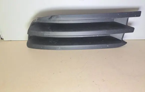 Chrysler Grand Voyager V Front fog light trim/grill 05113221AA LH05113221AA 65620K2326
