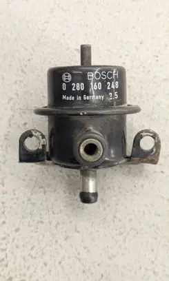 BMW 5 E34 Fuel pressure regulator 0280160248