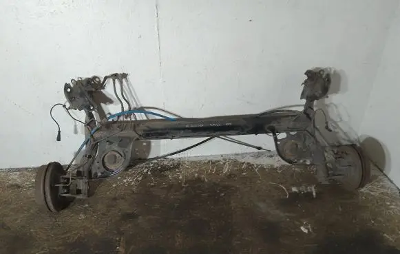 Renault Clio III Rear axle beam 