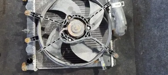 Honda Civic Radiator cooling fan shroud