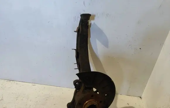 Volkswagen Touareg I Front wheel hub spindle knuckle 7L6407257A 7743