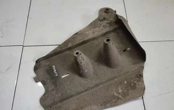 Ford Mondeo Mk III Engine splash shield/under tray