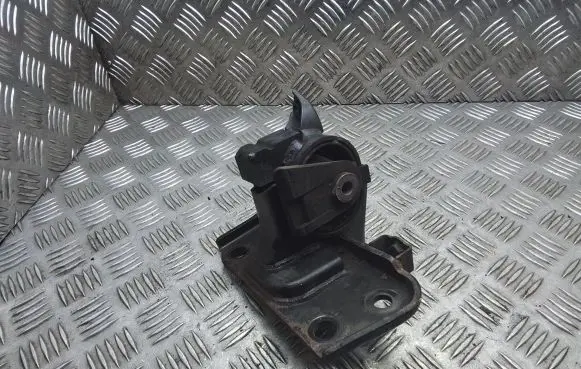 Toyota Verso Engine mount bracket