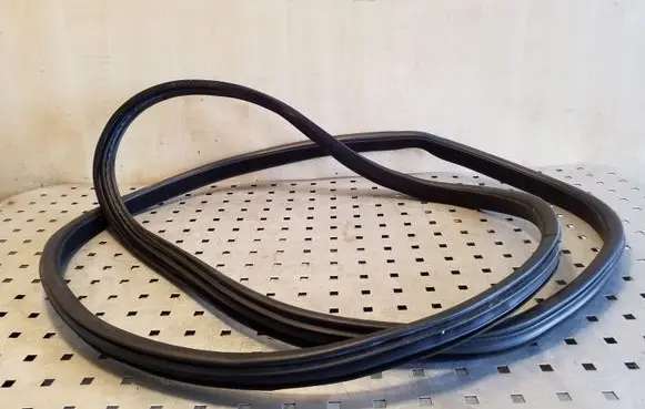 Volvo XC90 Front door rubber seal