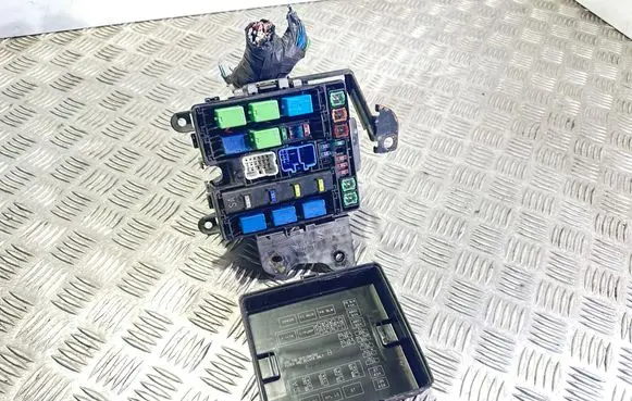 Suzuki Grand Vitara II Fuse box set 8942YA1 5683 72818506