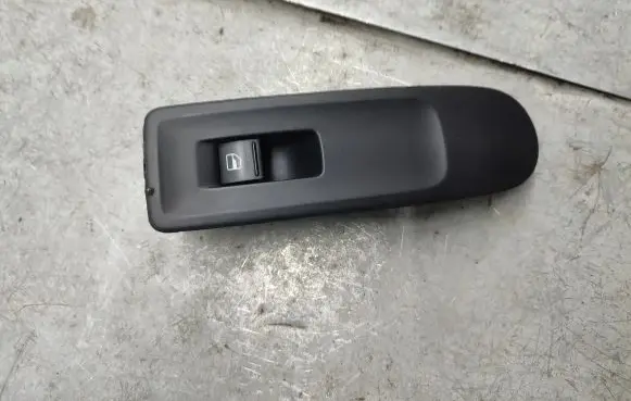 Volkswagen Golf VI Electric window control switch 5K0867256