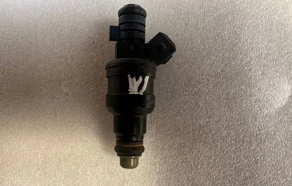 Peugeot 406 Fuel injector 0280150446