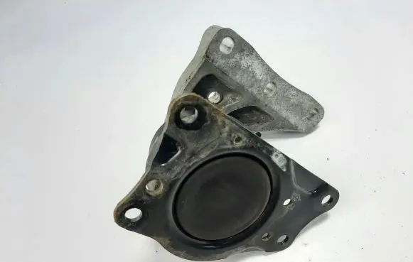 Skoda Rapid (NH) Engine mount bracket 6R0199185A 6R0199167AE