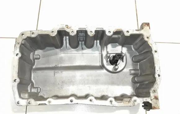 Volkswagen PASSAT B7 Oil sump 03C103603