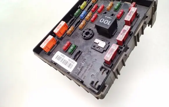 Volkswagen PASSAT B6 Fuse module 3C0937125 7M0951253A