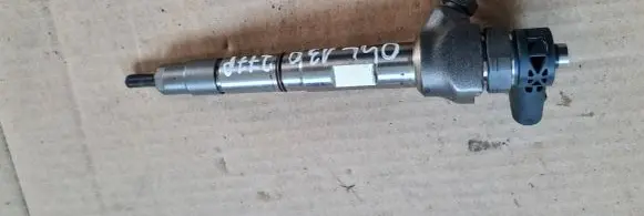 Audi A4 S4 B9 Fuel injector 04L130277P