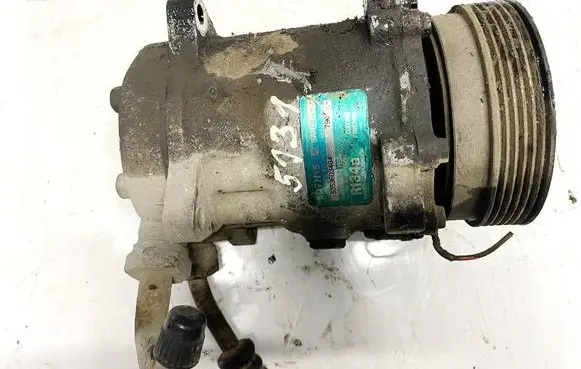 Audi A4 S4 B5 8D Air conditioning (A/C) compressor (pump) 5d7h15 r134a