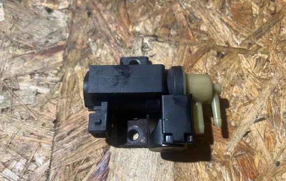 Nissan Navara D23 Vacuum valve 8200790180 70181405