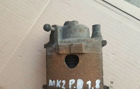 Volkswagen Jetta II Front brake caliper