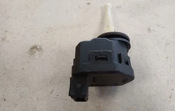 Volkswagen PASSAT B5 Headlight level adjustment motor 3B0941295A