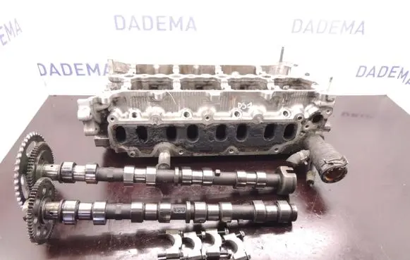 Toyota Avensis T270 Engine head 