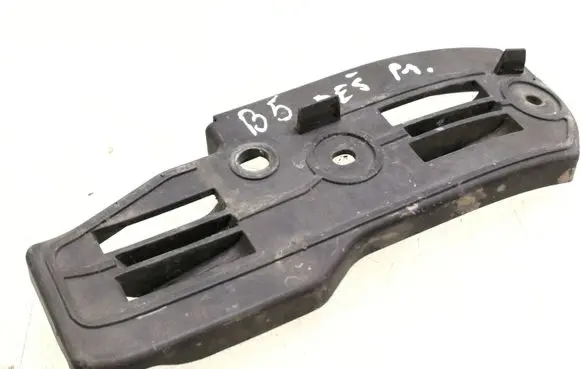 Volkswagen PASSAT B5.5 Front bumper mounting bracket 3B0807184E