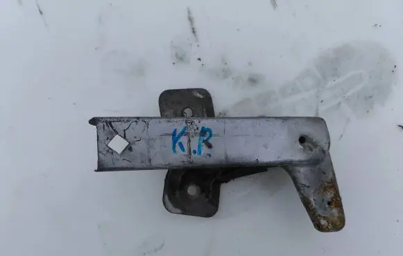 Opel Vivaro Fender mounting bracket