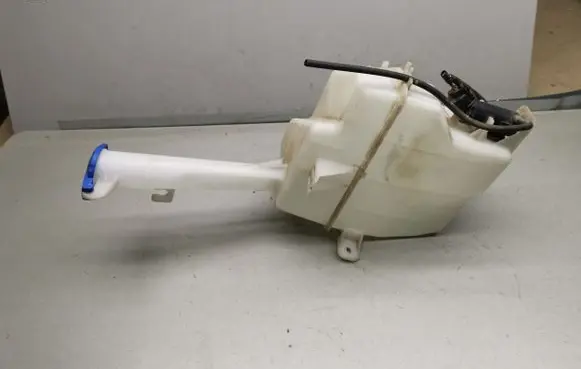 Windshield washer fluid reservoir/tank