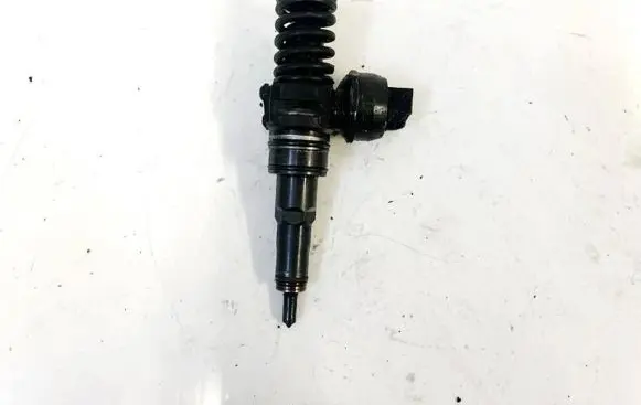 Volkswagen Golf IV Fuel injector 041472003