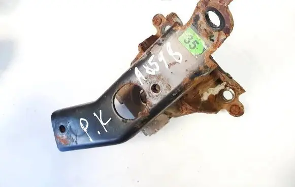Toyota Yaris Engine mount bracket