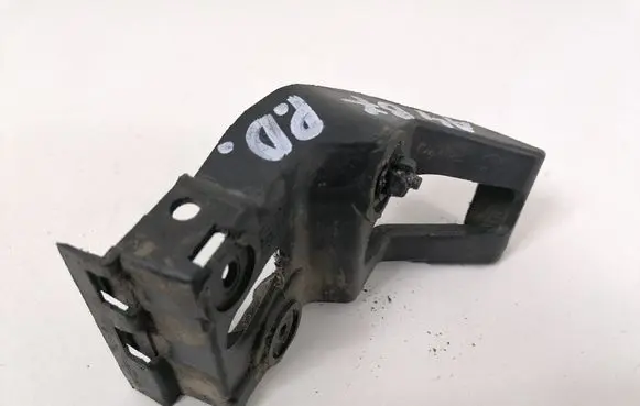 Audi A4 S4 B7 8E 8H Front bumper mounting bracket 8E0853922D