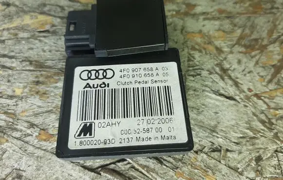 Clutch pedal sensor