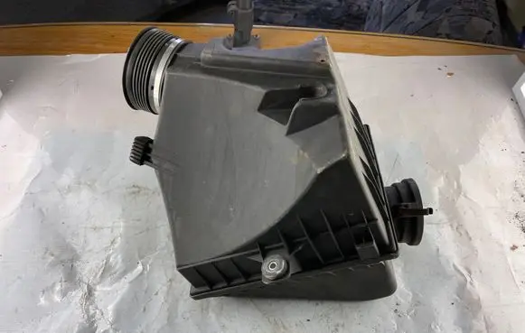 BMW 7 E38 Air filter box 1432827 252927616651