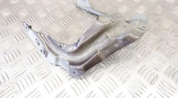 Volkswagen Tiguan Fender mounting bracket 5NA821136B